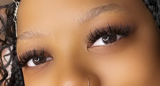 Wispy Hybrid lash extensions